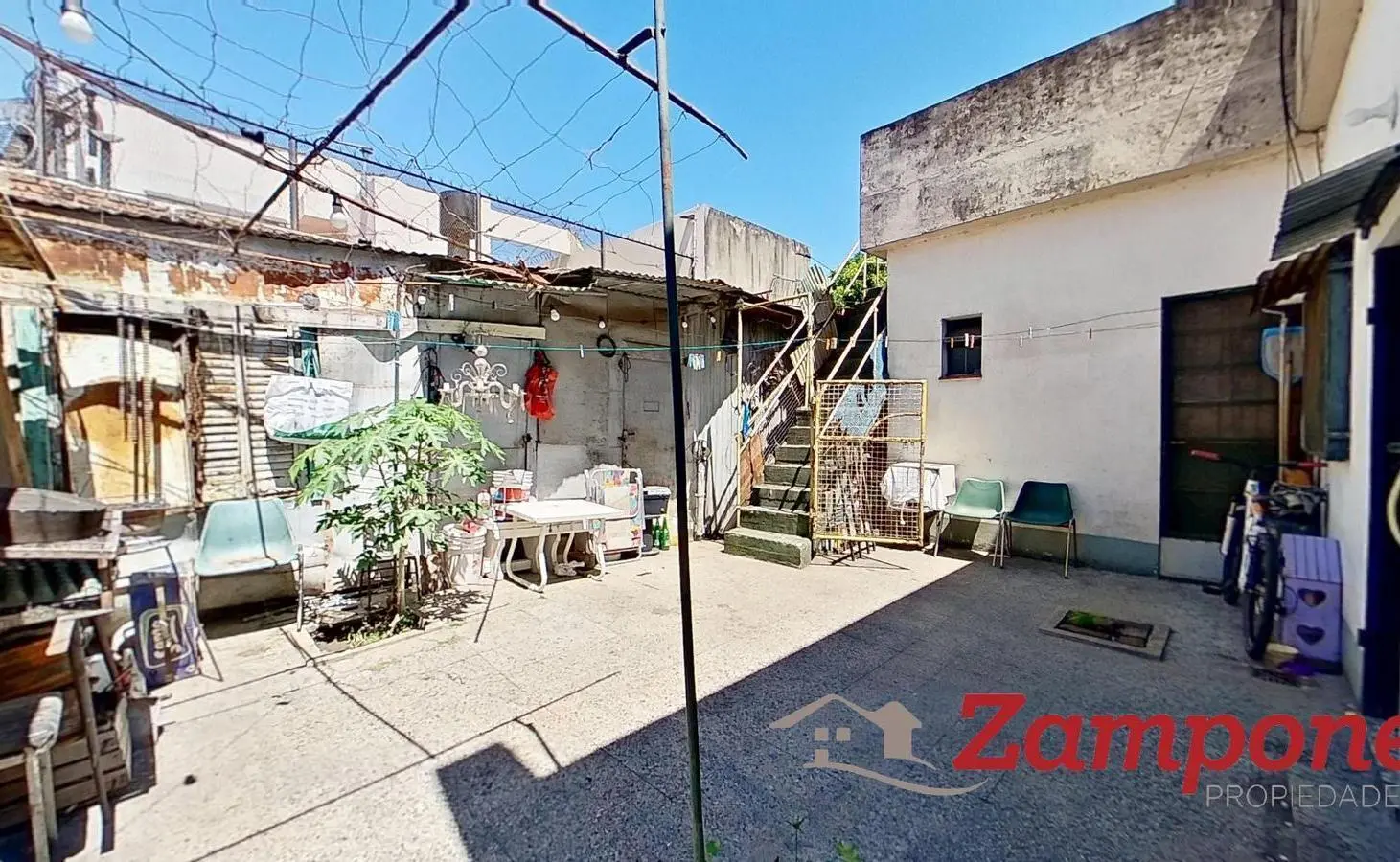 Comercio con vivienda atrás y entrada independiente, en Munro. 2