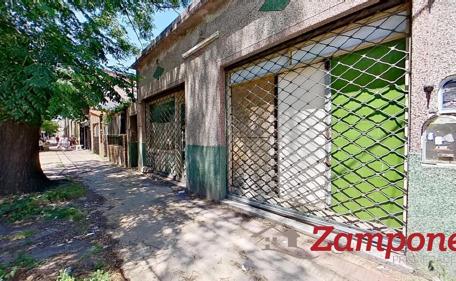 Comercio con vivienda atrás y entrada independiente, en Munro.