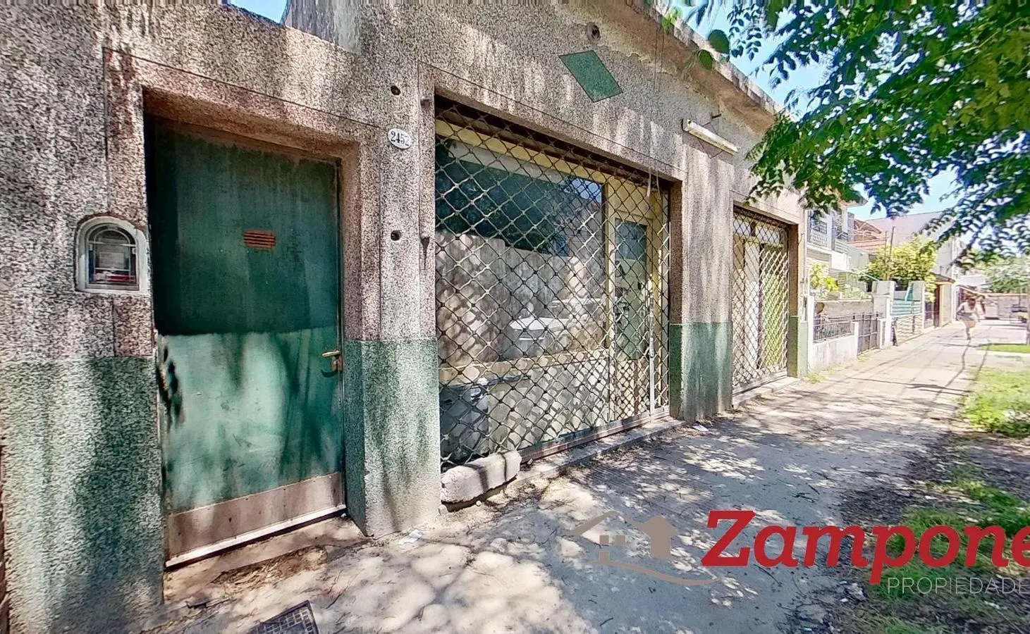 Comercio con vivienda atrás y entrada independiente, en Munro. 3