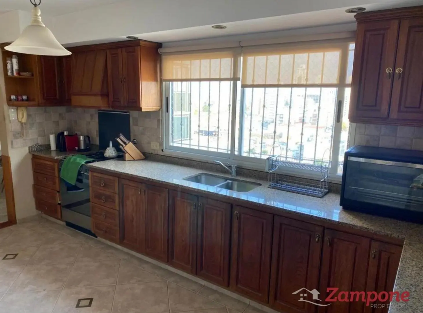 Departamento de 5 ambientes, dependencia de servicio, baulera y dos cocheras en Lomas de Zamora 5