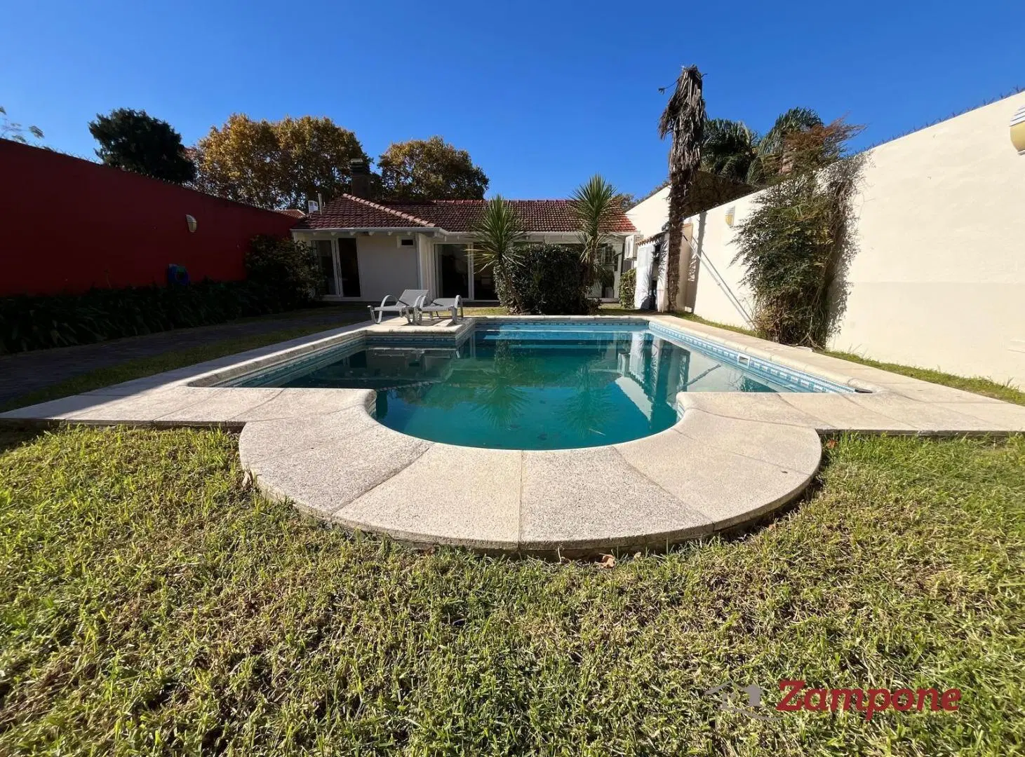 Casa en alquiler de 3 dormitorios con jardin, pileta y quincho 5