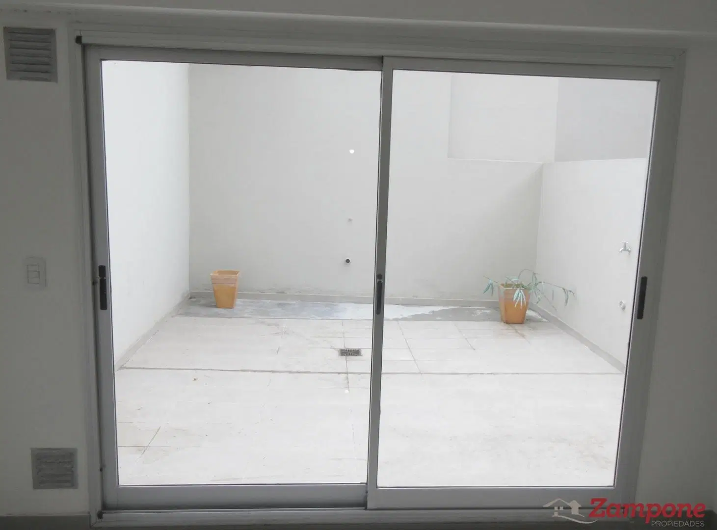 Departamento en ALQUILER Monoambiente con Patio en Villa del Parque 5