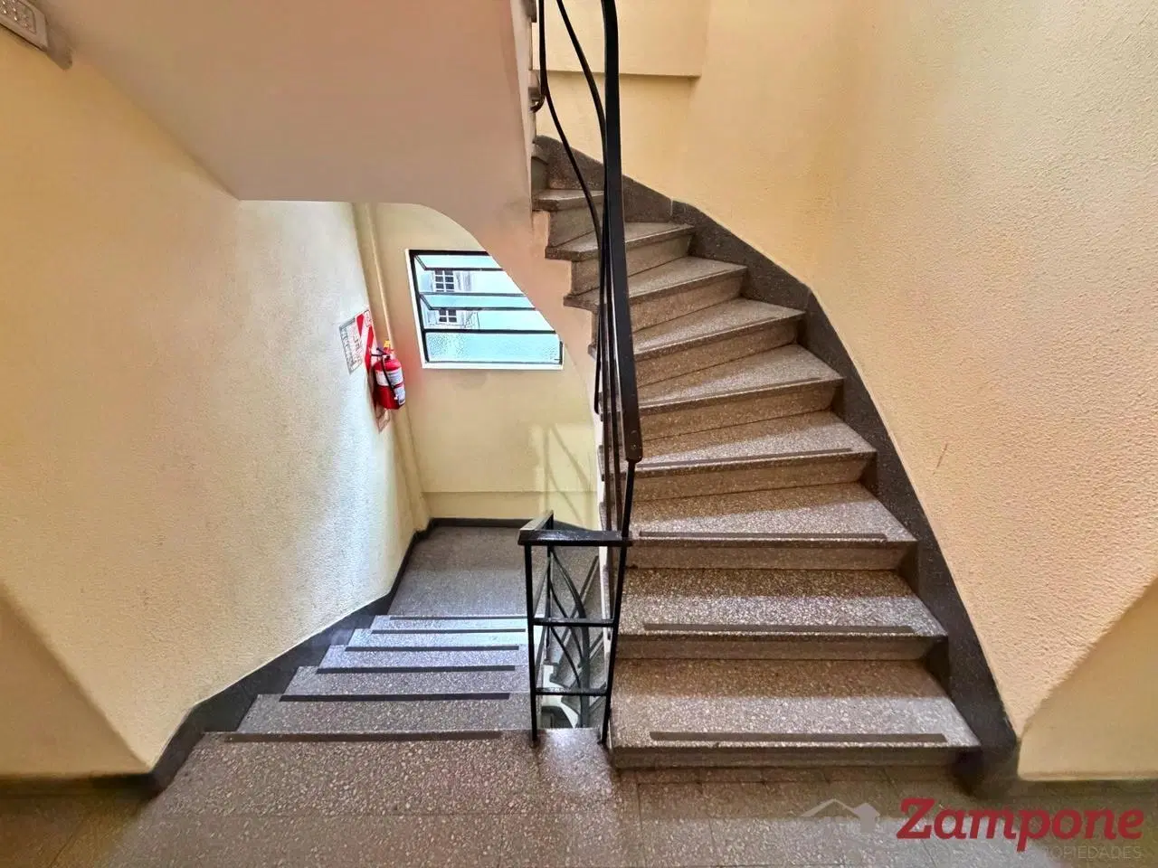 Departamento en Venta de 2 ambientes  Muy luminoso, 3er piso por escalera- Boedo 5