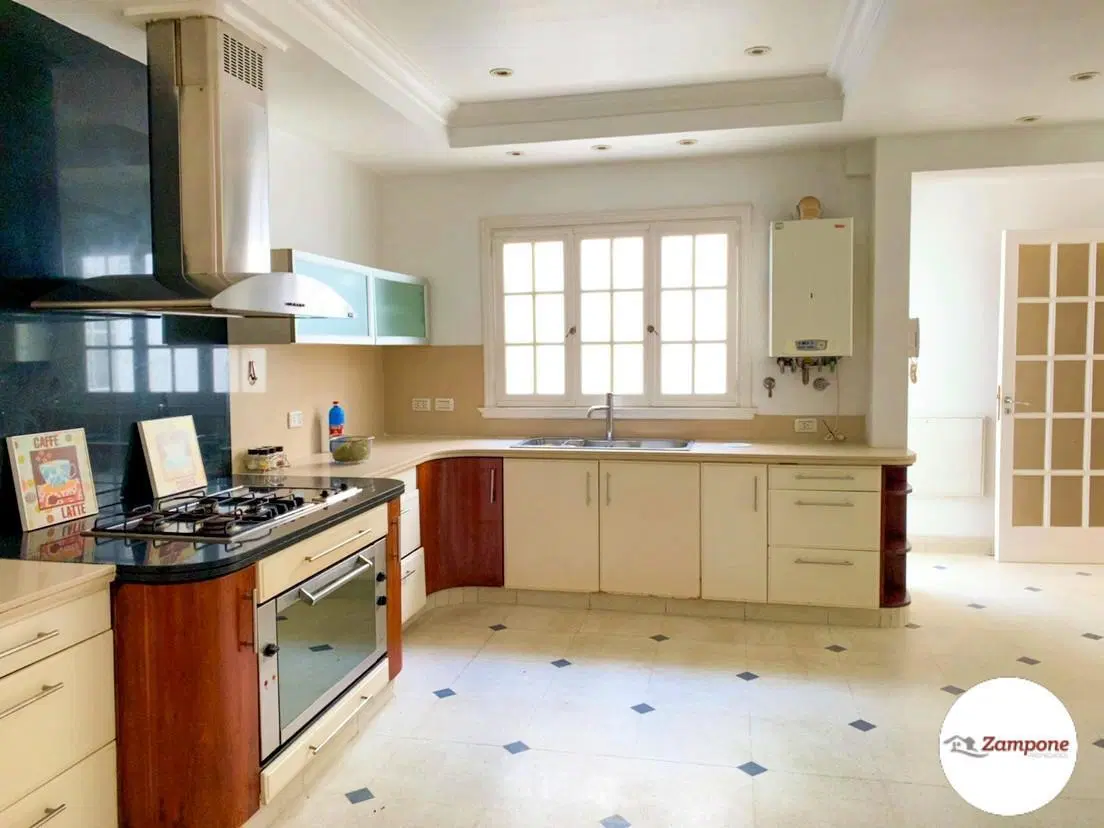 DOBLE LOTE! Espectacular Casa c/jardin y pileta - Olivos 8