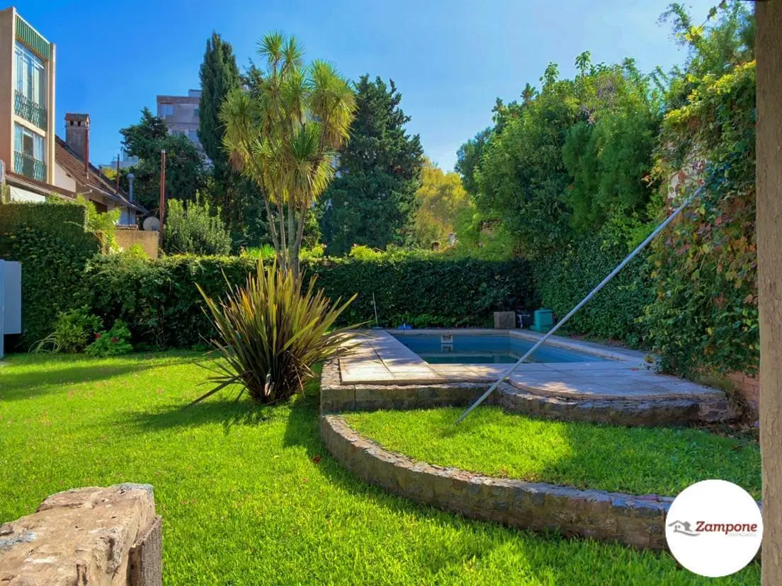 DOBLE LOTE! Espectacular Casa c/jardin y pileta - Olivos 3