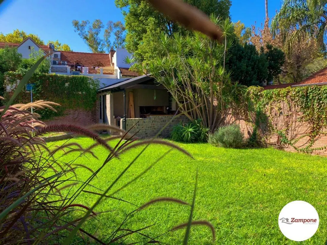 DOBLE LOTE! Espectacular Casa c/jardin y pileta - Olivos 5