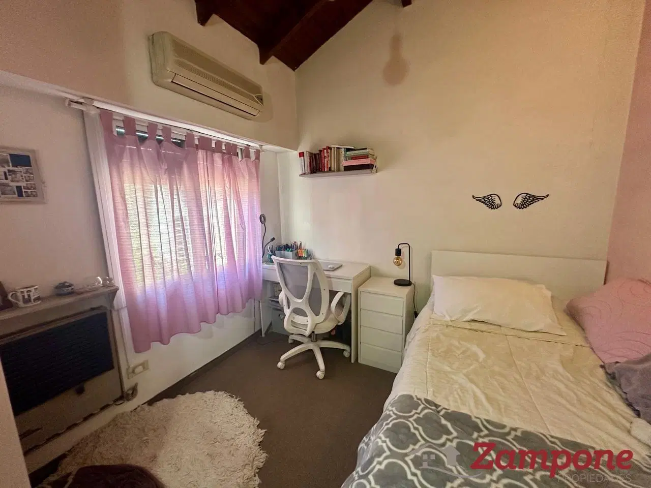 Venta de Duplex de 4 ambientes en condominio con cochera, patio y parrilla. 8