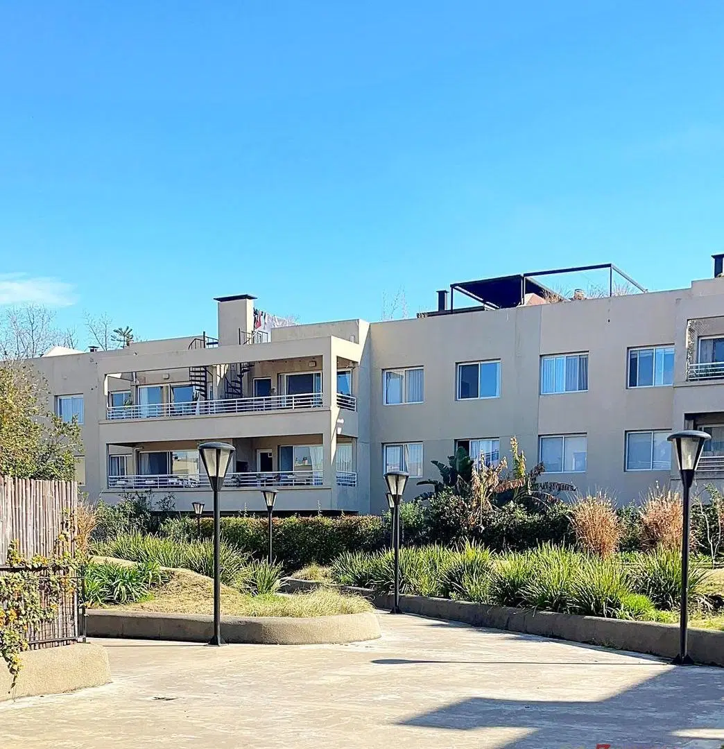 Venta Departamento Complejo Sucre gran Terraza privada 8