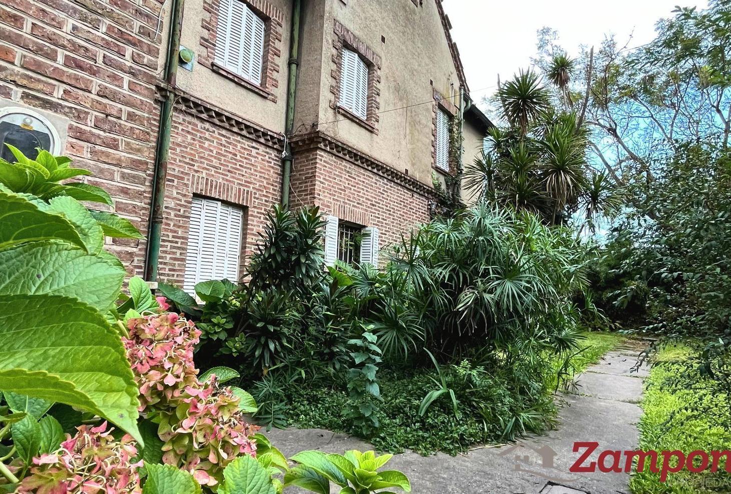 Foto de Venta. Casa estilo inglés. Hurlingham Centro. Lote 1530 m2, imagen 2