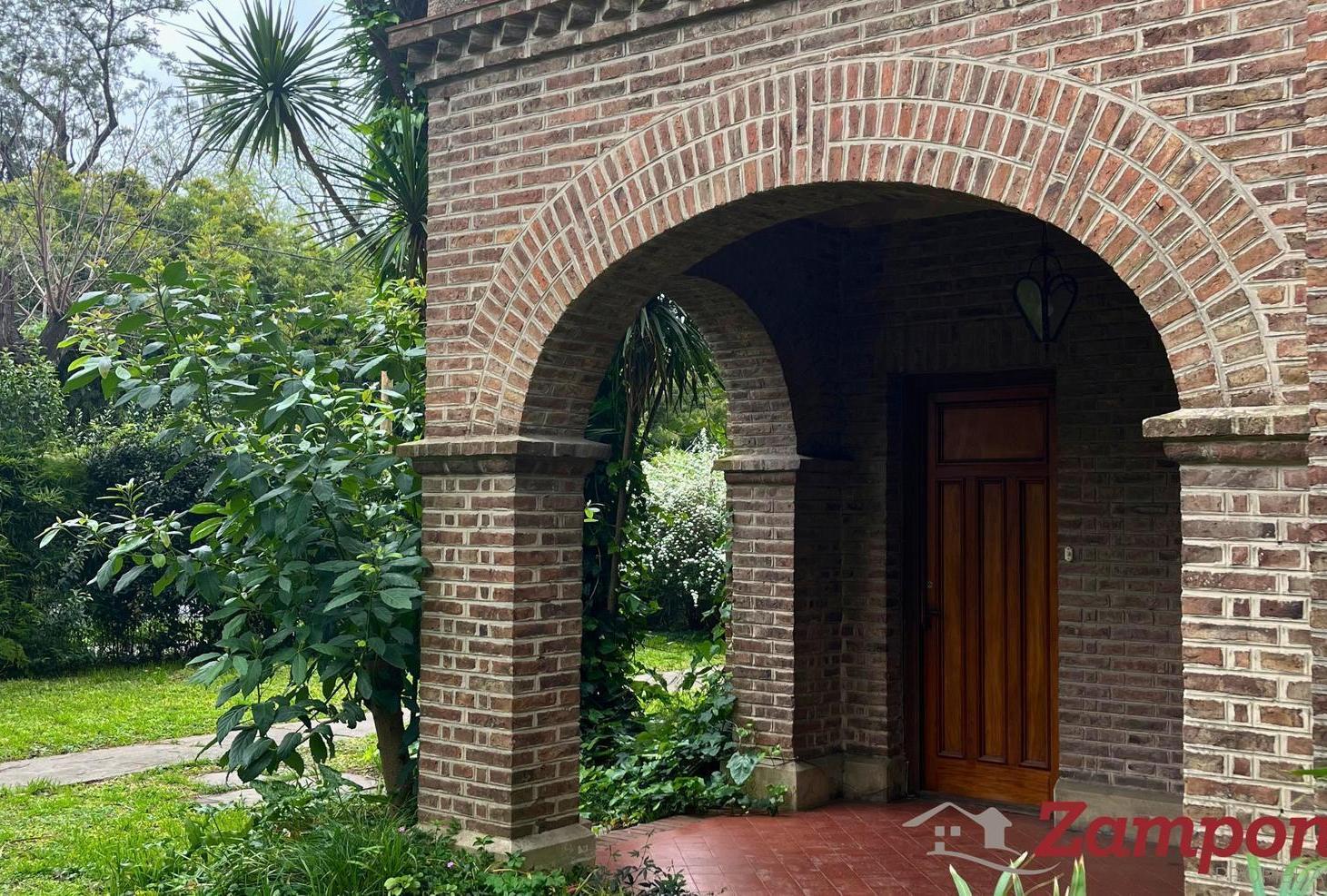 Foto de Venta. Casa estilo inglés. Hurlingham Centro. Lote 1530 m2, imagen 4