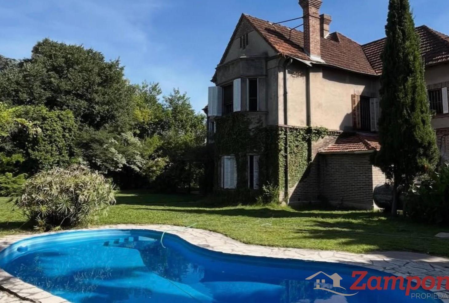 Foto de Venta. Casa estilo inglés. Hurlingham Centro. Lote 1530 m2, imagen 1