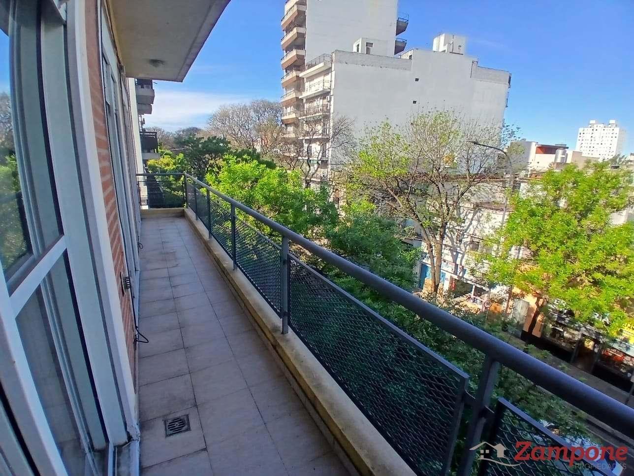 Foto de ALQUILER Departamento 3 AMB AL FRENTE C/ BALCON, imagen 1