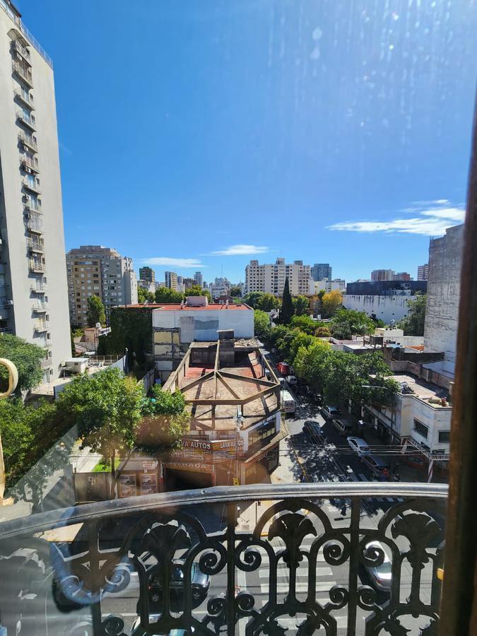 Hermoso Departamento Estilo Frances en Esquina 5