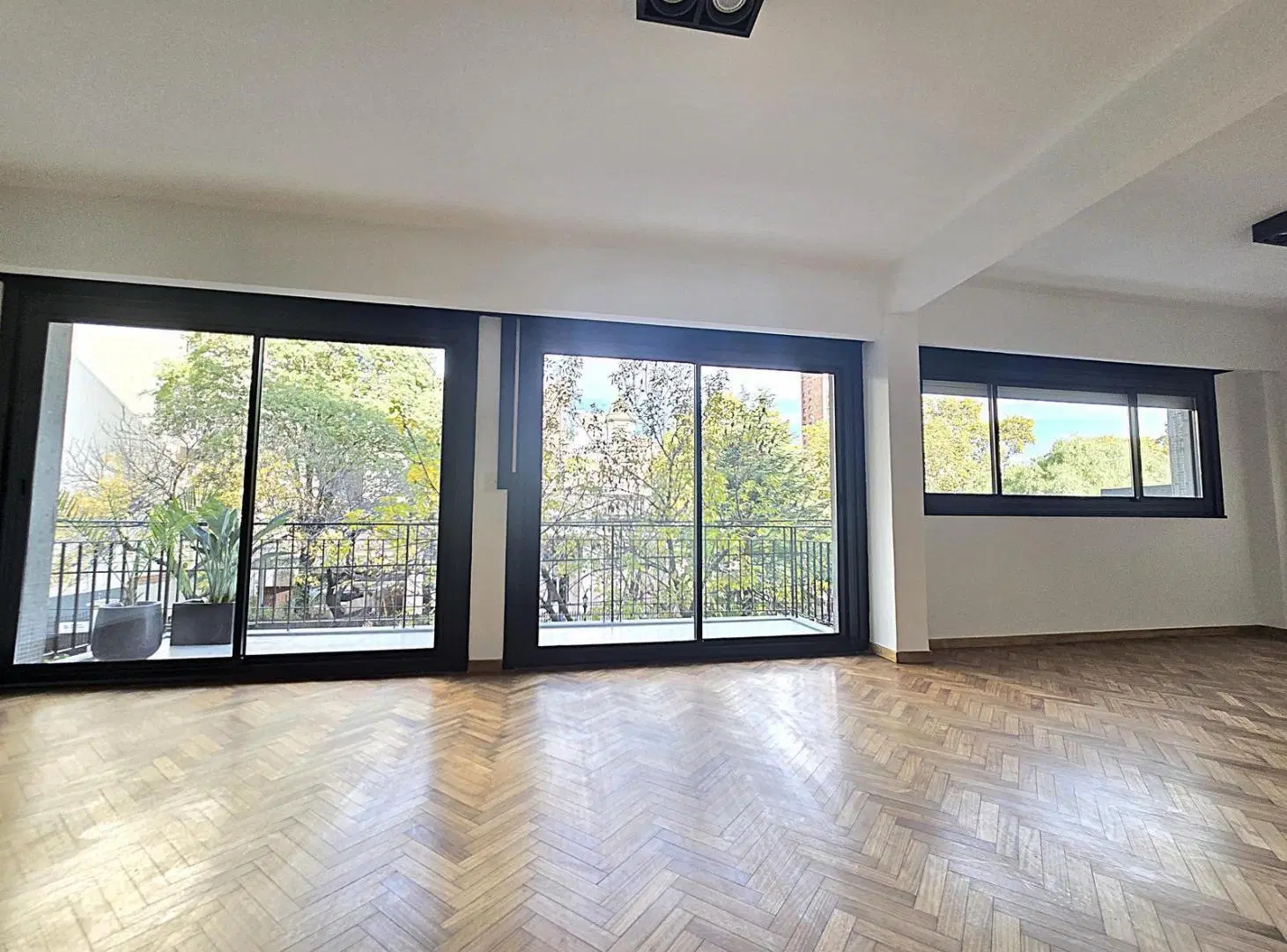 Piso con balcón en Belgrano de 3 dormotorios con suite y vestidor 2