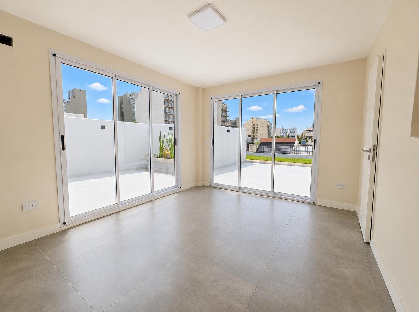 Tipo Casa con patio, terraza y cochera. Dos dormitorios y quincho en Villa del Parque