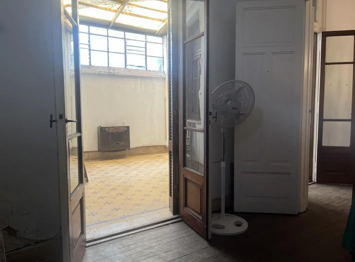 Departamento ideal para flipping en hermoso edificio antiguo de categoria 2