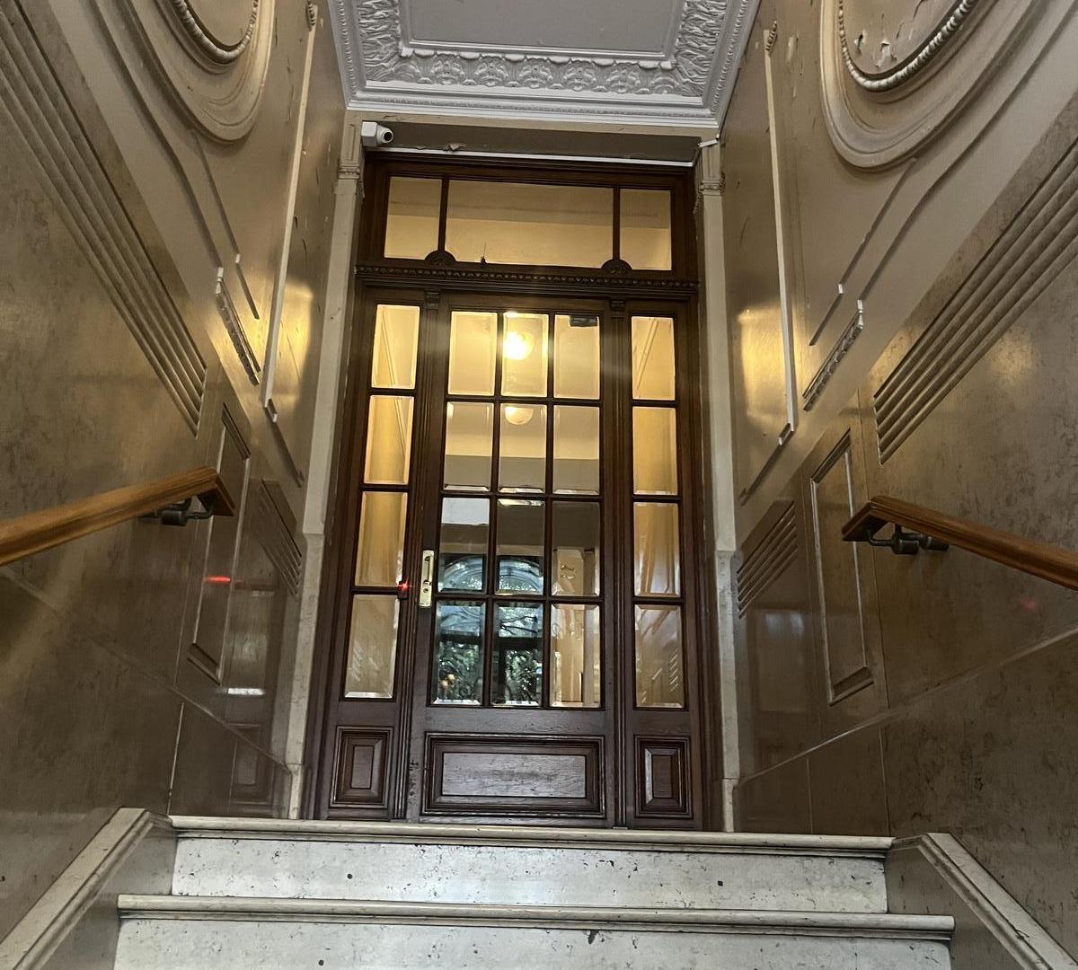 Foto de Departamento ideal para flipping en hermoso edificio antiguo de, imagen 2