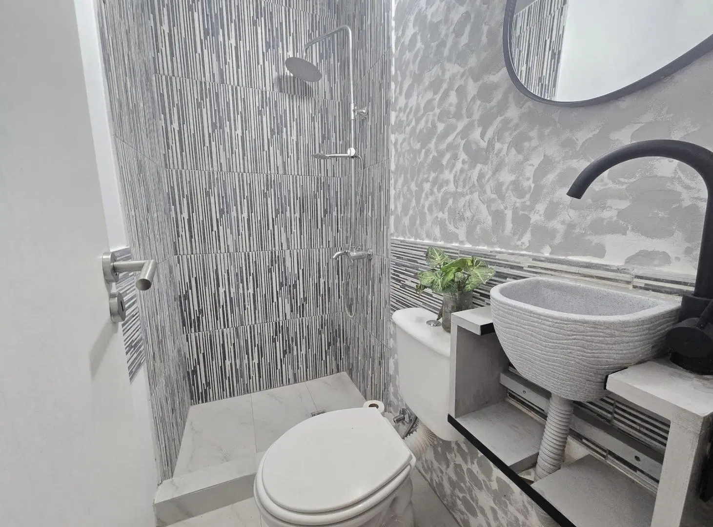 PH de 4 ambientes con patios y 2 baños 4