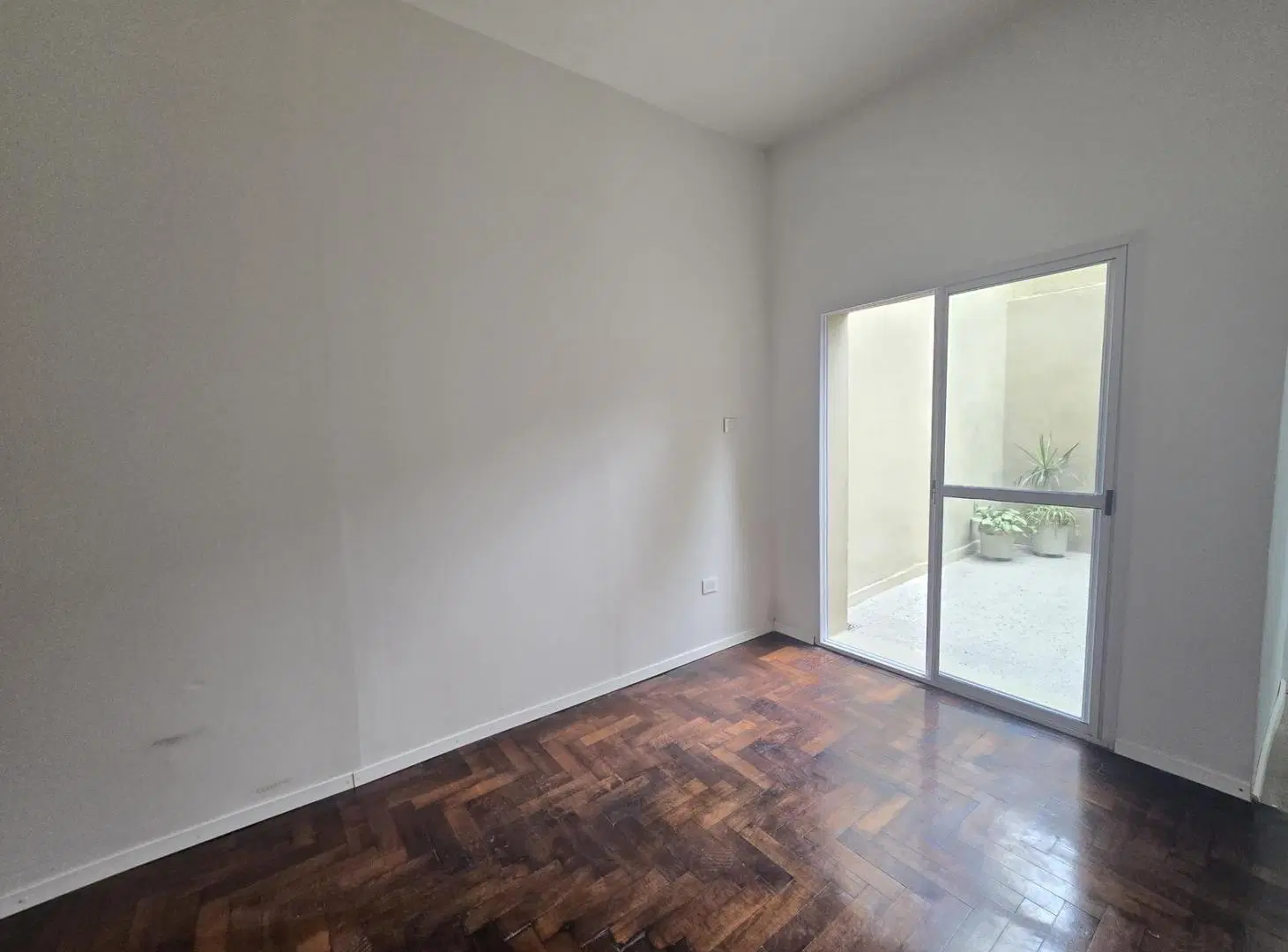 PH de 4 ambientes con patios y 2 baños 2