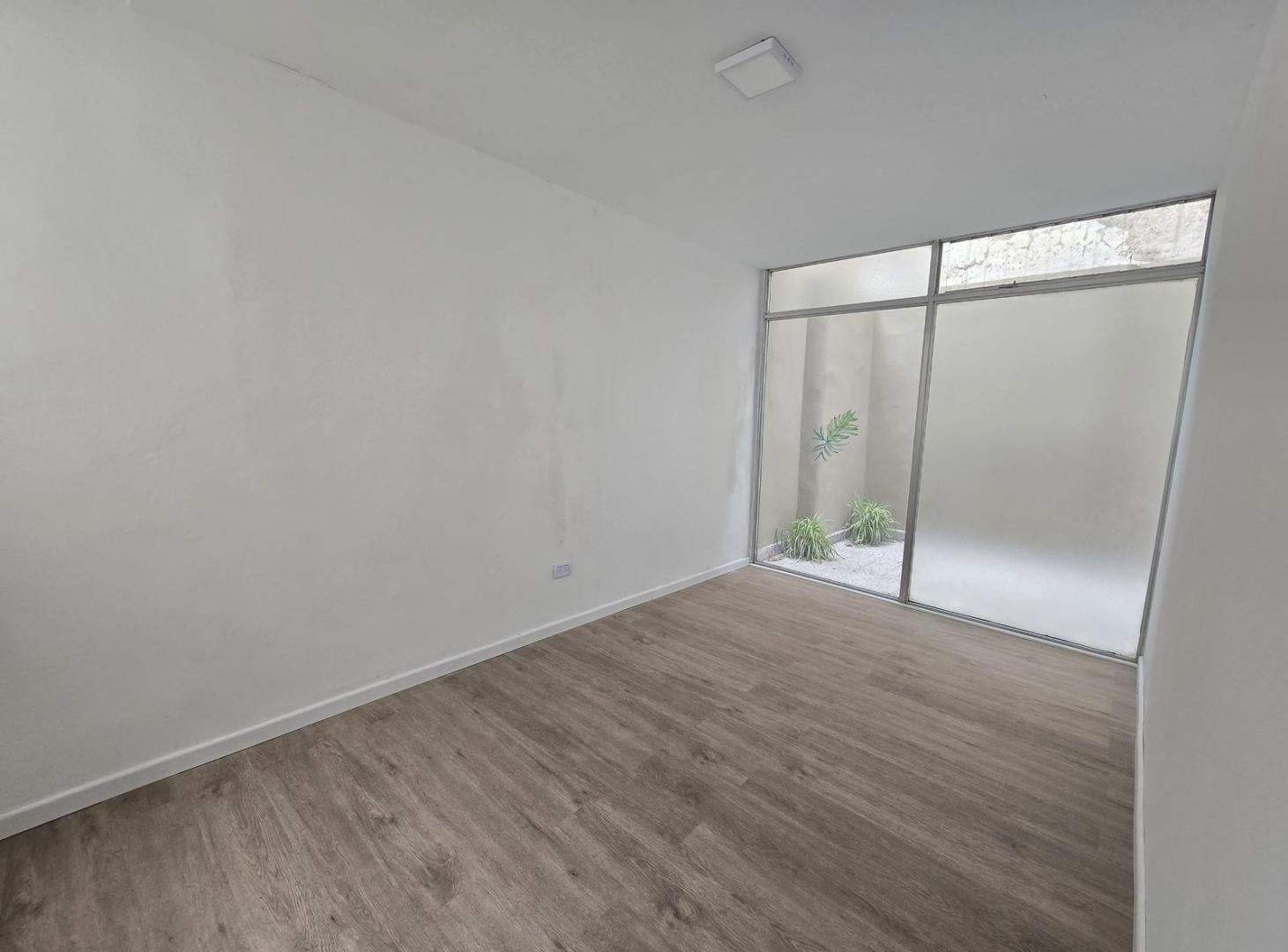 PH de 4 ambientes con patios y 2 baños