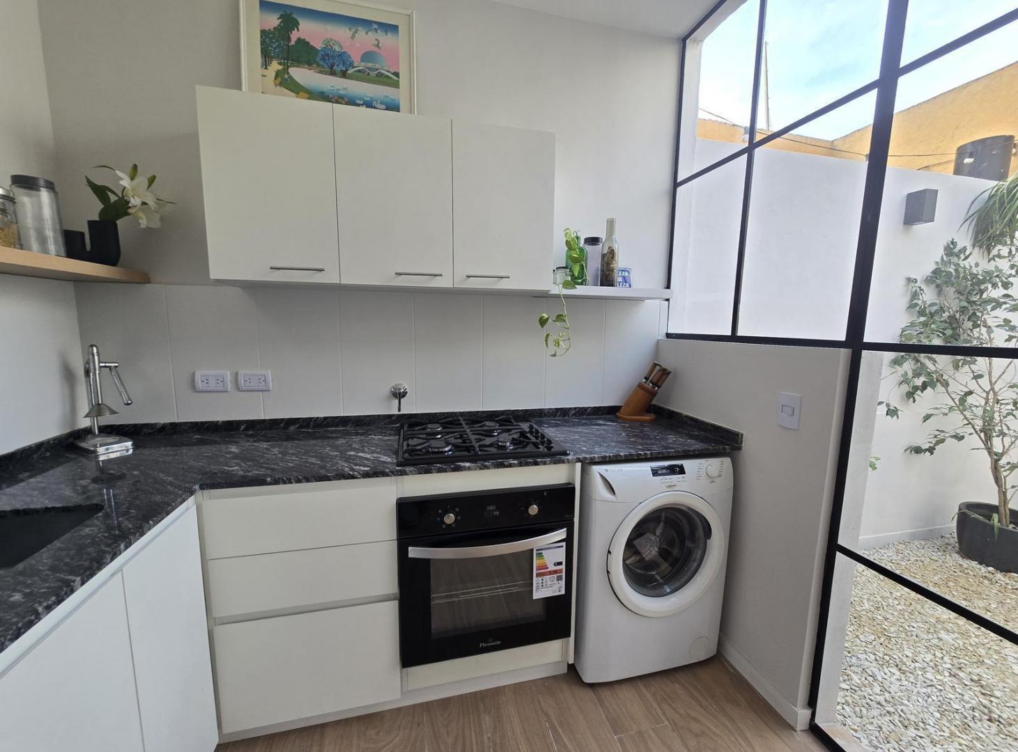 Foto de Venta - Colegiales - PH 2 ambientes con Patio - Toilette y Baño en, imagen 3