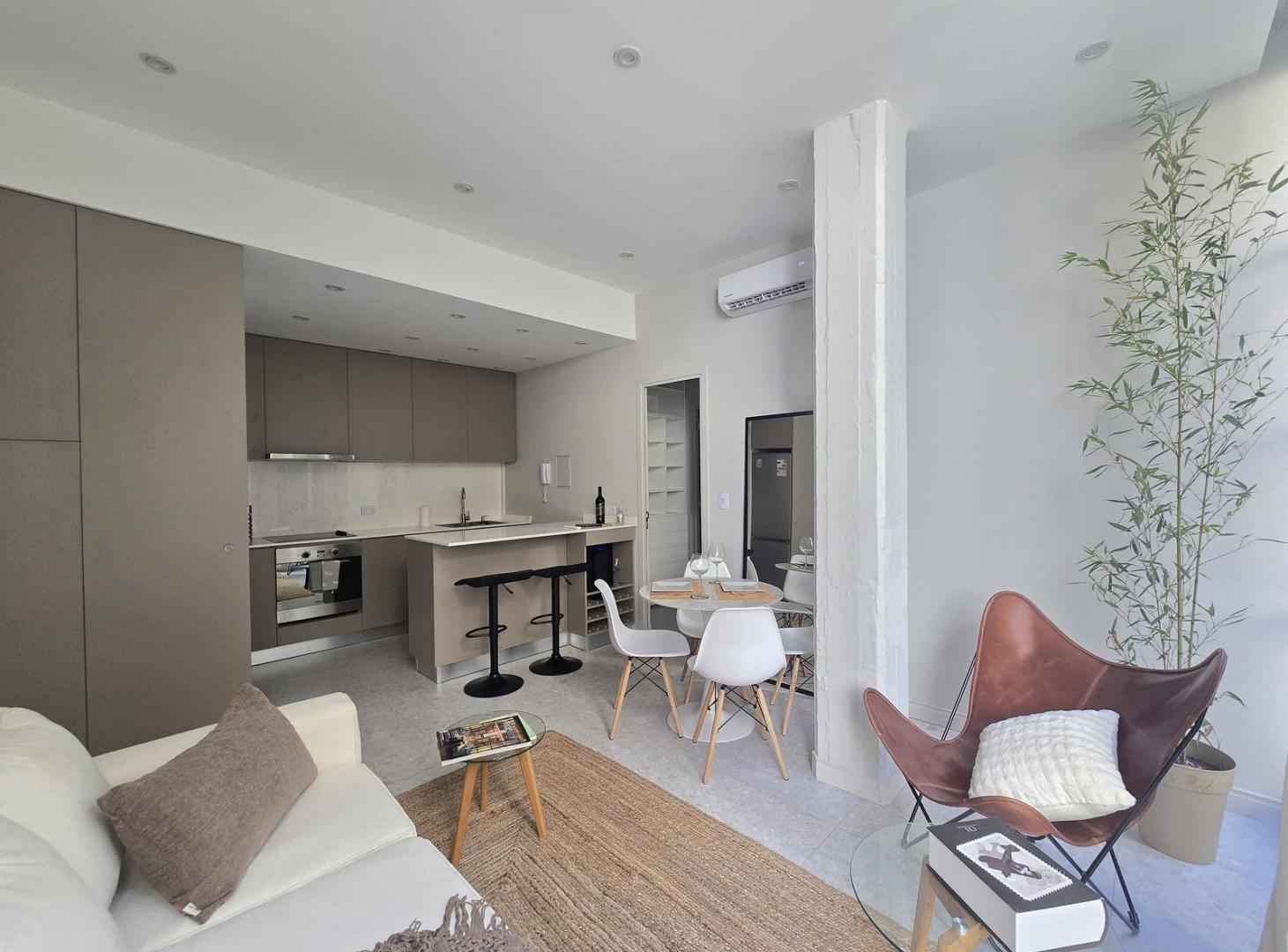Foto de Departamento 2 ambientes al contrafrente a jardin - Excelente diseño, imagen 2