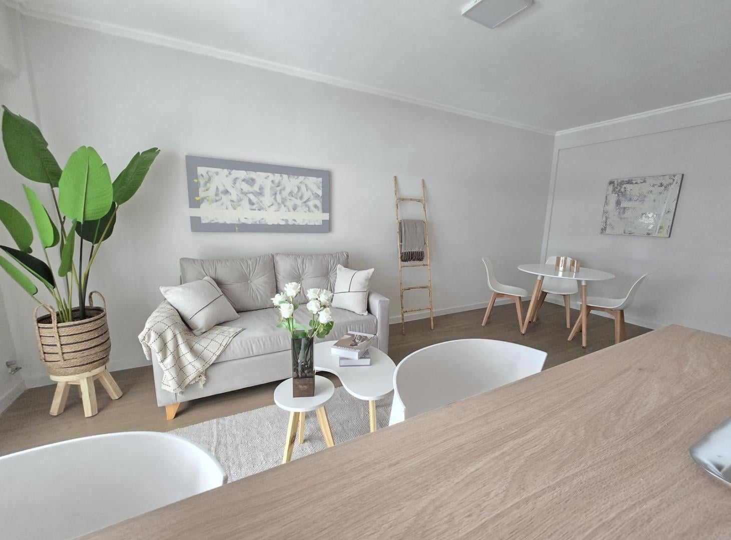 Foto de Impecable Departamento al frente con balcón 2 dormitorios - Baño y, imagen 2