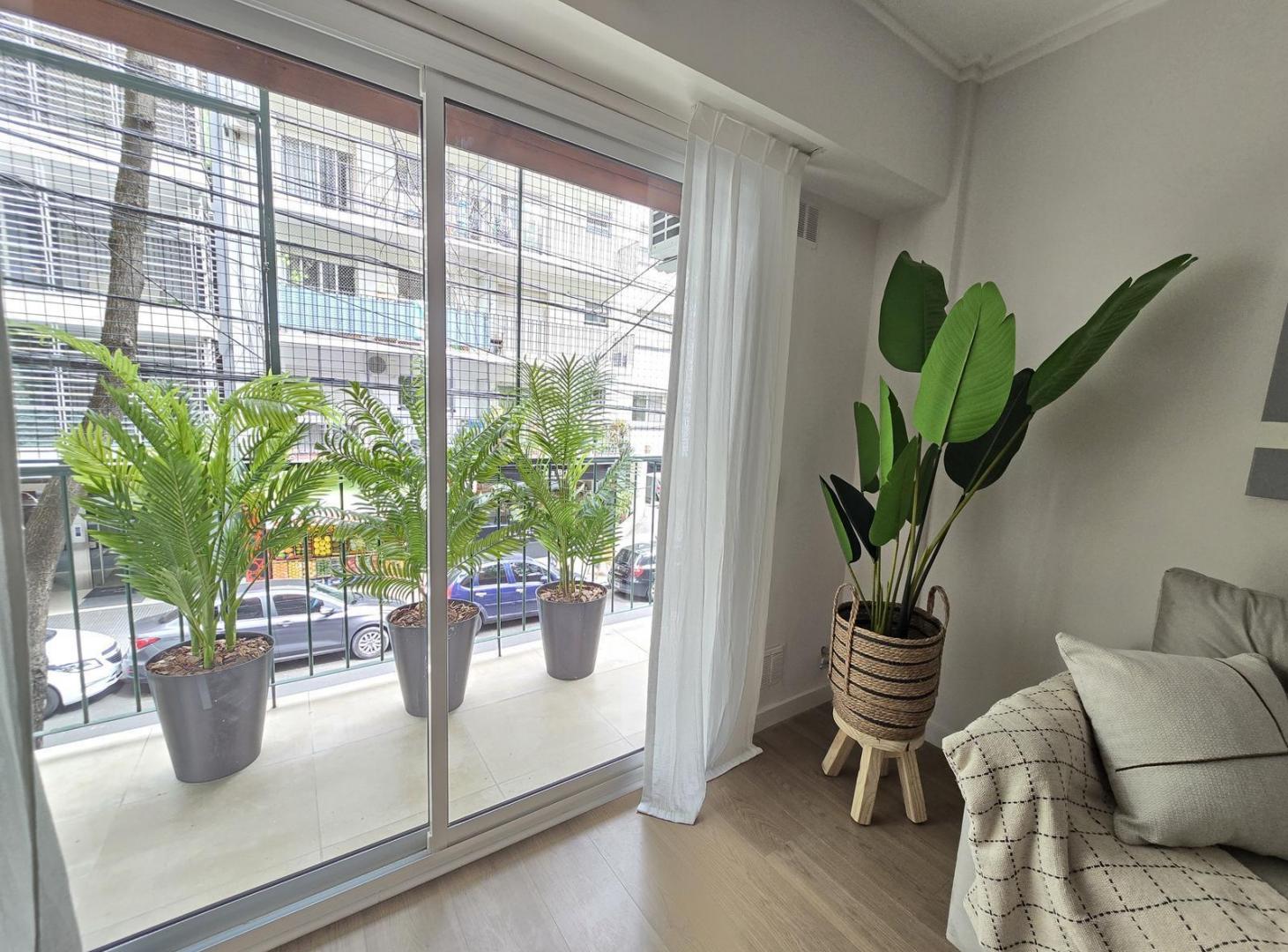 Foto de Impecable Departamento al frente con balcón 2 dormitorios - Baño y, imagen 1
