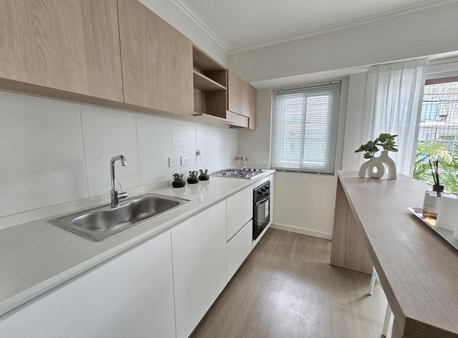 Foto de Impecable Departamento al frente con balcón 2 dormitorios - Baño y, imagen 3