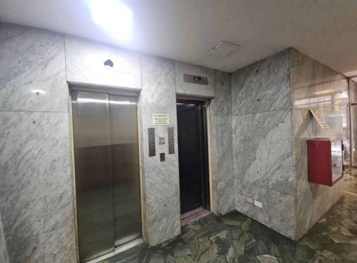 Venta Impecable Oficina con Cochera fija y Toilette Propio en Centro 4