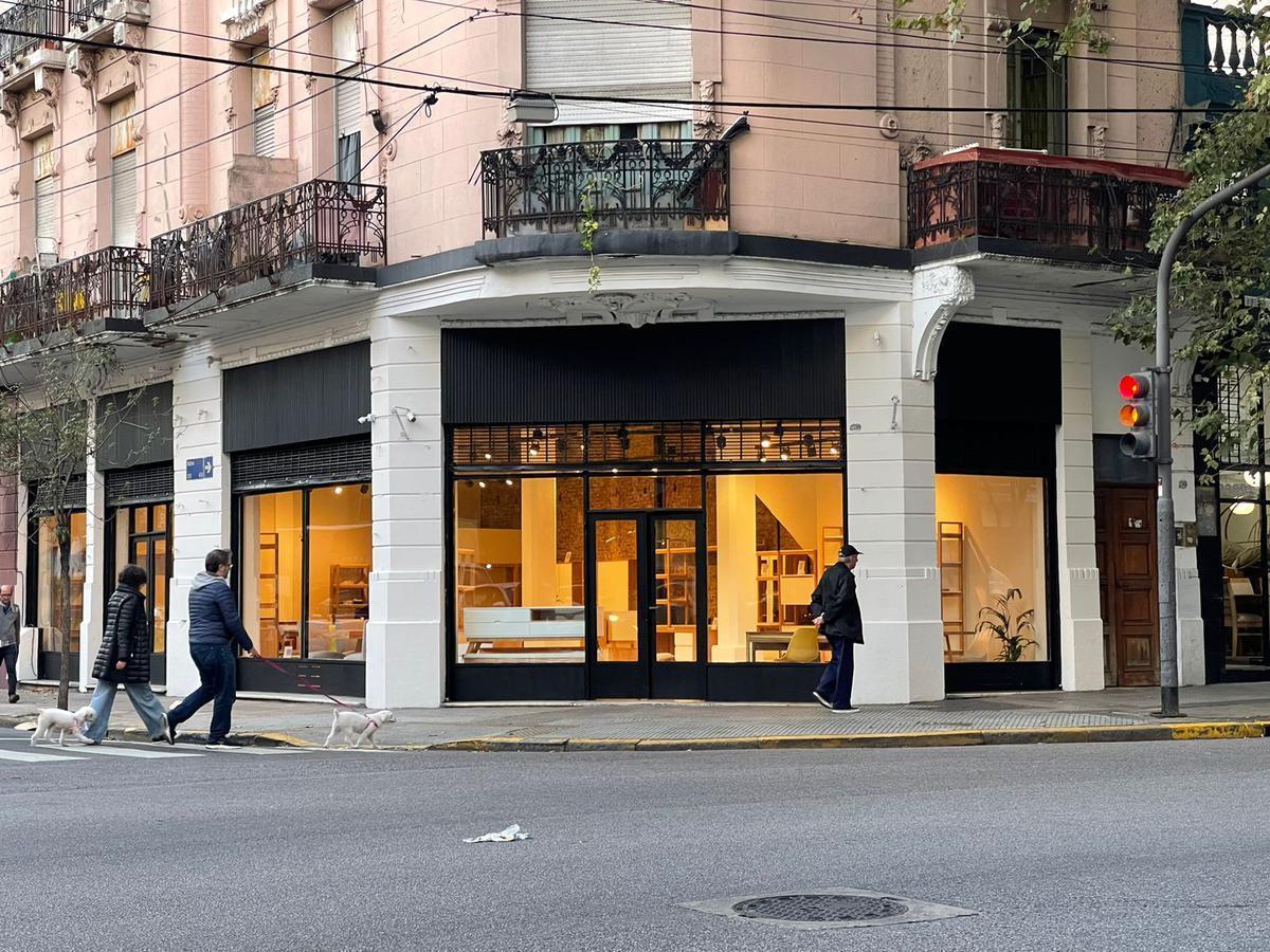 Venta Local Comercial con Renta en Balvanera - Once