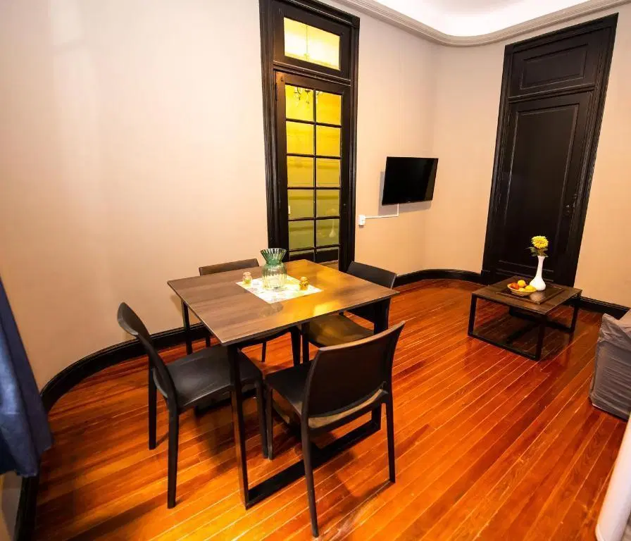 Venta Edificio con 23 departamentos + Local con Renta en Monserrat 4
