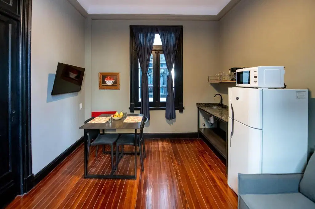 Venta Edificio con 23 departamentos + Local con Renta en Monserrat 2
