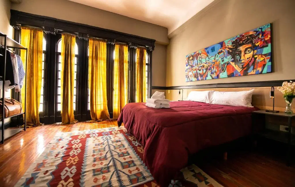 Venta Edificio con 23 departamentos + Local con Renta en Monserrat 2