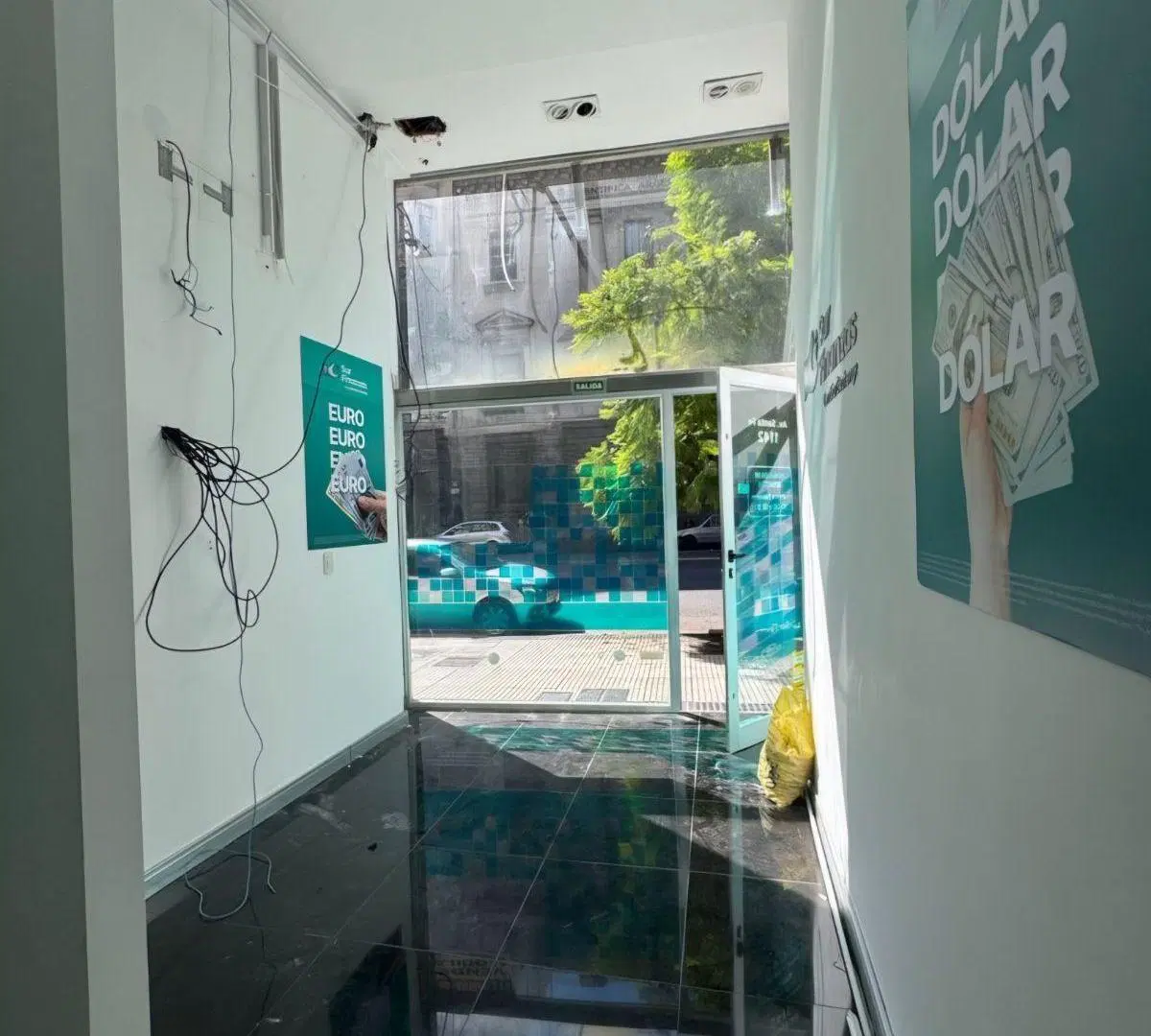 Venta Local Comercial en Retiro con renta 3