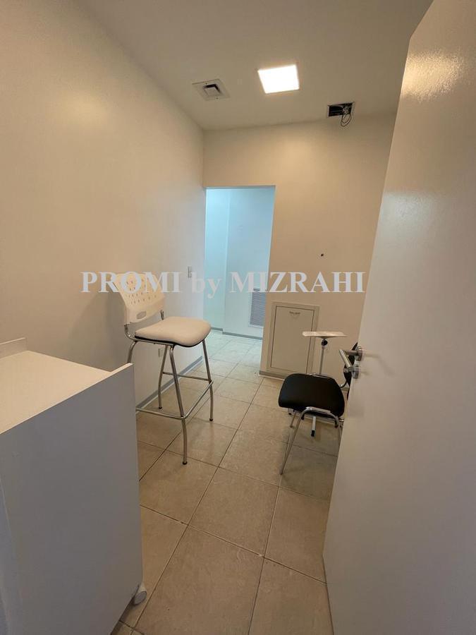 Foto de Local en Esquina Av Rivadavia y Uriburu Excelente Cuadra Comercial, imagen 3