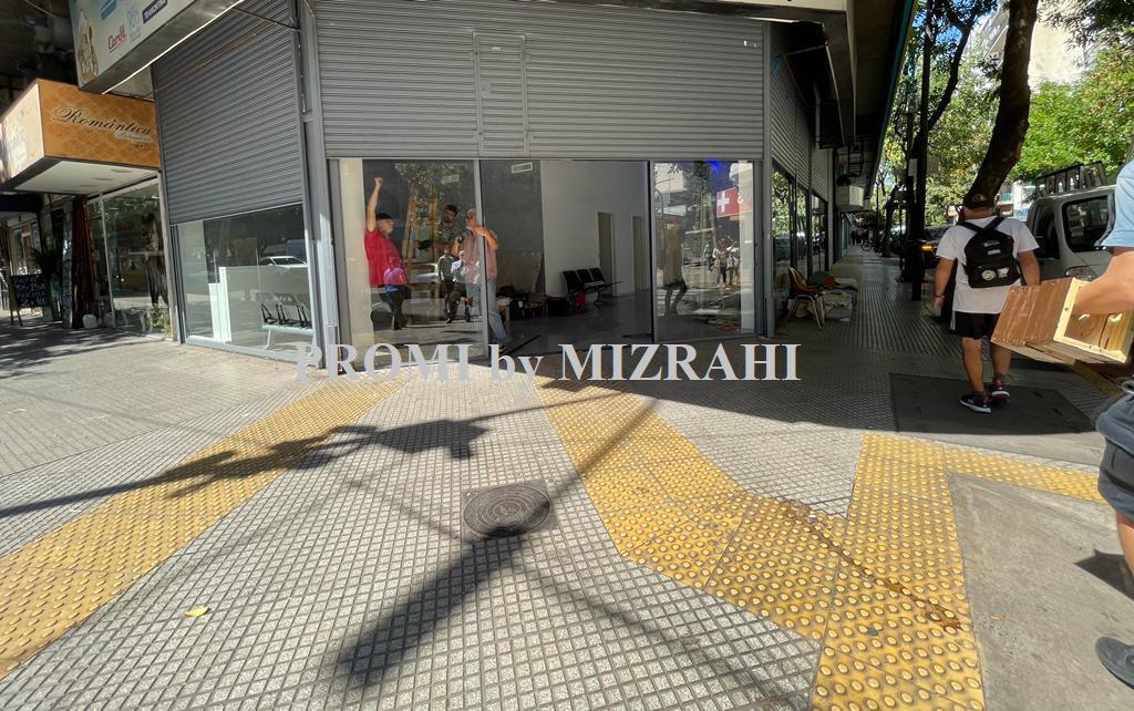 Foto de Local en Esquina Av Rivadavia y Uriburu Excelente Cuadra Comercial, imagen 1