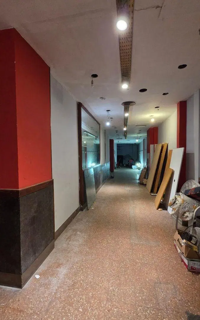 Local Uruguay y Corrientes, apto todo destino Planta baja 130m2 + Sotano 80 m2 5