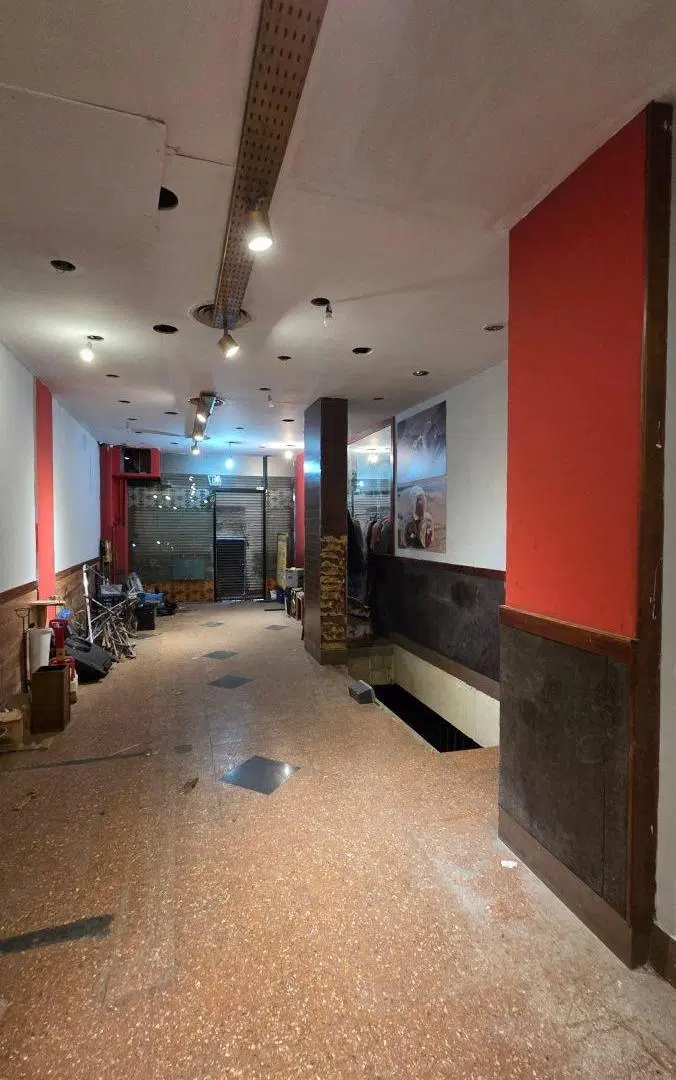 Local Uruguay y Corrientes, apto todo destino Planta baja 130m2 + Sotano 80 m2 2