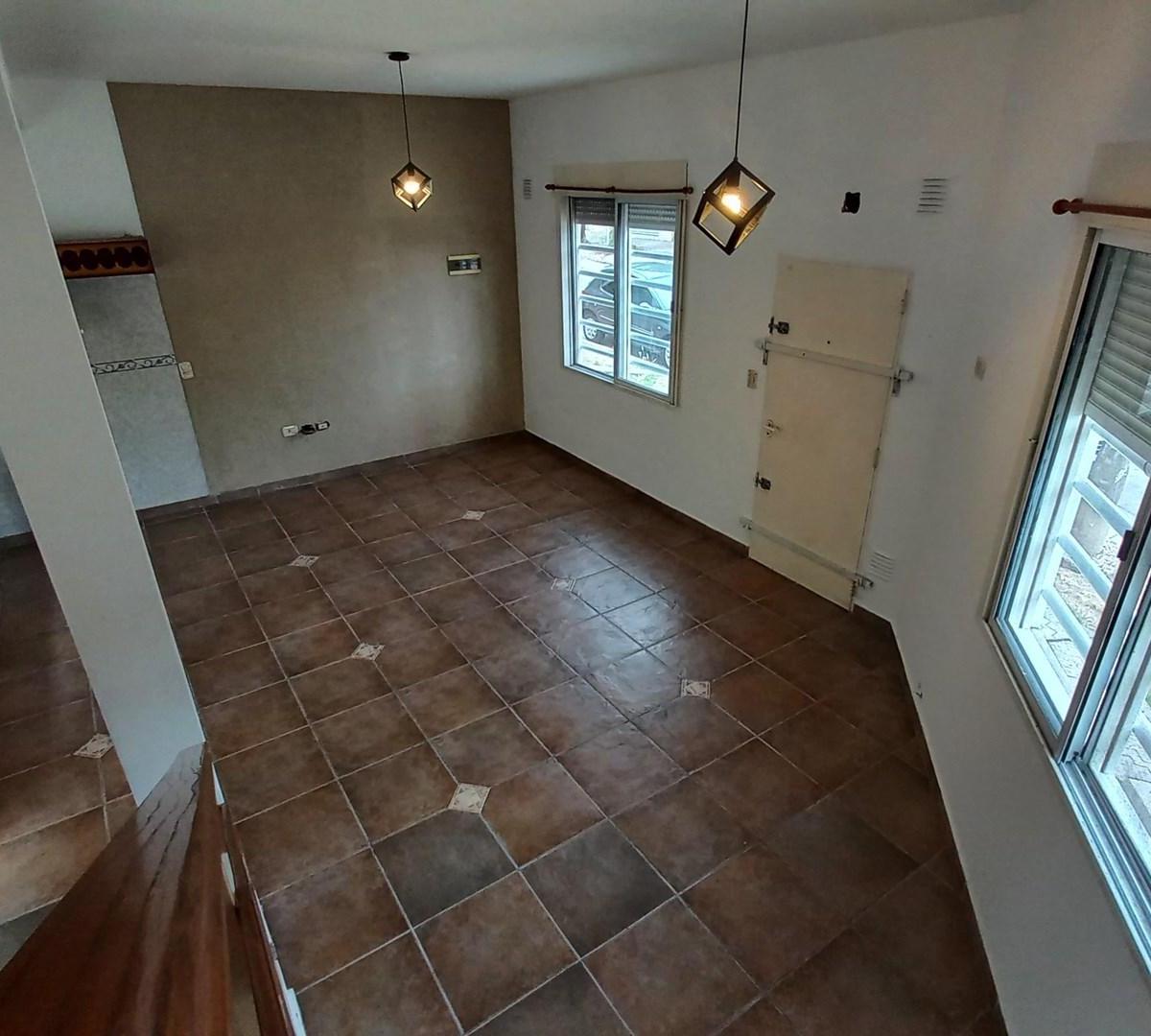 Foto de VENTA DUPLEX 3 AMB ISIDRO CASANOVA - APTO CRÉDITO, imagen 2