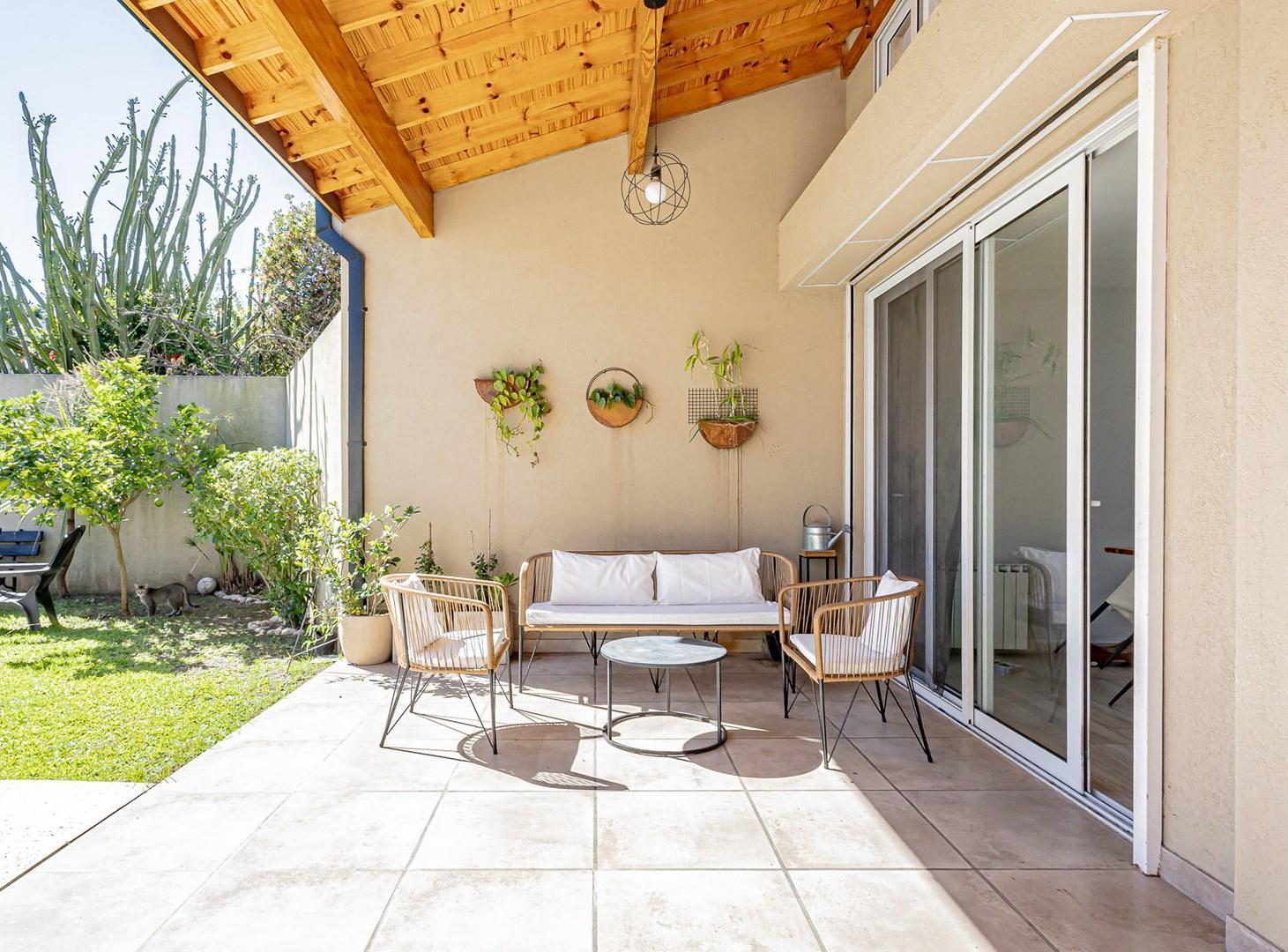 Foto de VENTA CASA 4 AMB c/ pileta - ZONA Colegio Emaús, imagen 4