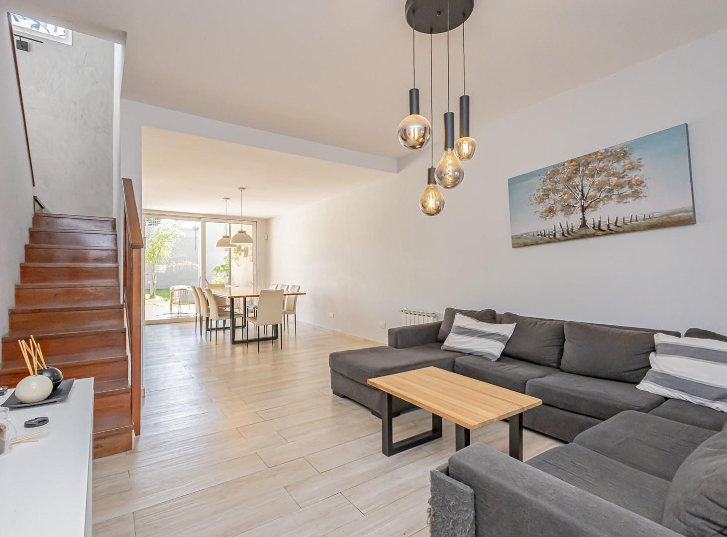Foto de VENTA CASA 4 AMB c/ pileta - ZONA Colegio Emaús, imagen 1