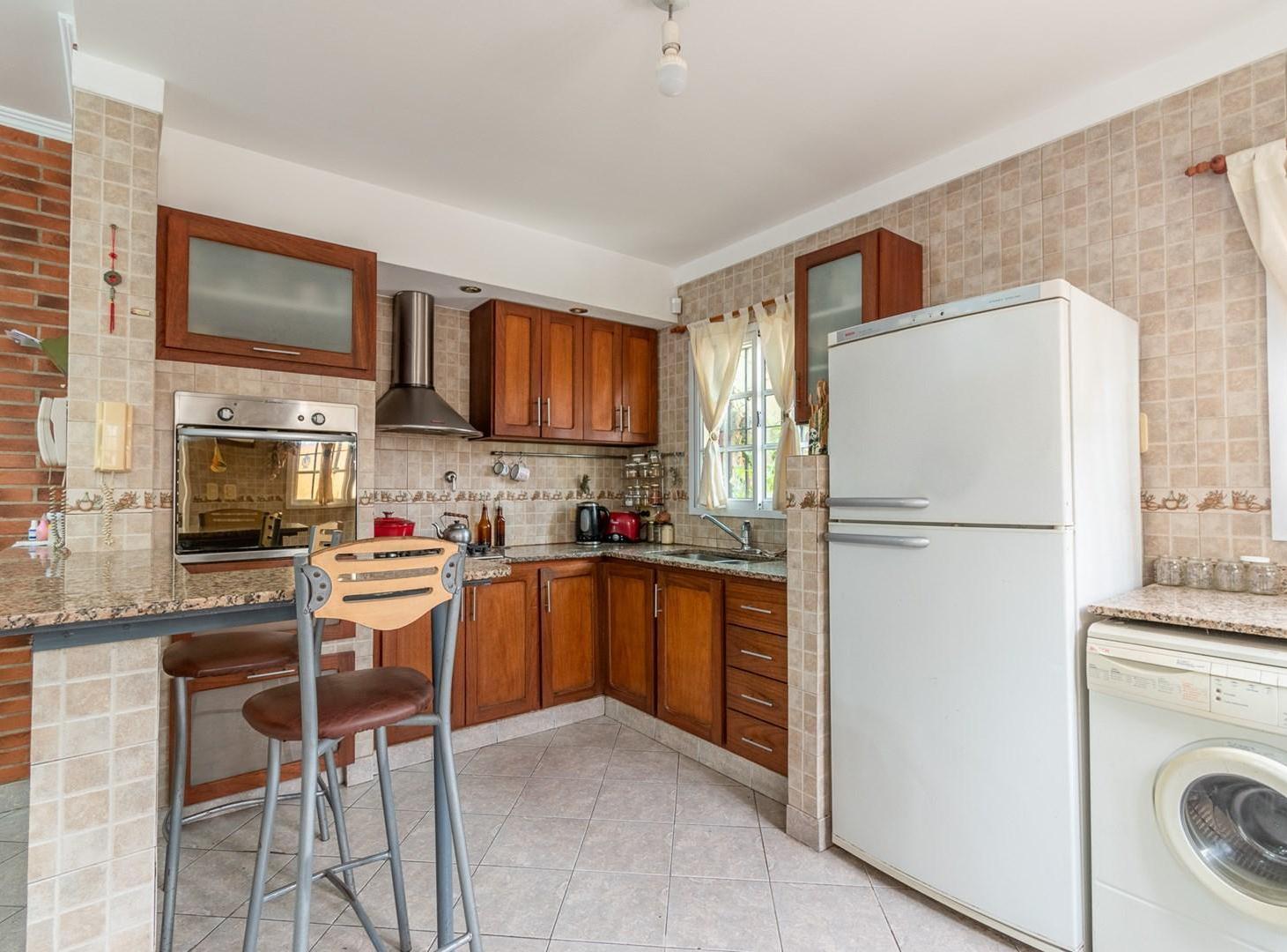 Foto de VENTA CASA 4 AMB HAEDO SUR - LOTE 10x17.96 C/COCH Y PARQUE, imagen 3