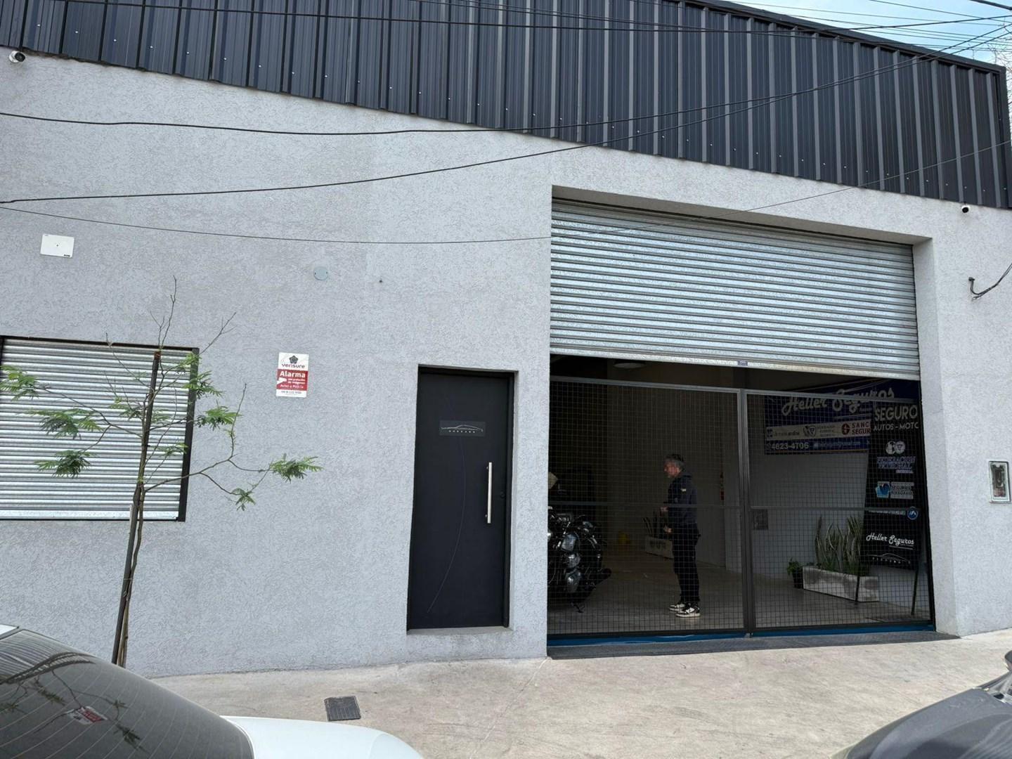 Foto de Depósito Galpón en Venta en Morón, G.B.A. Zona Oeste, Argentina, imagen 2
