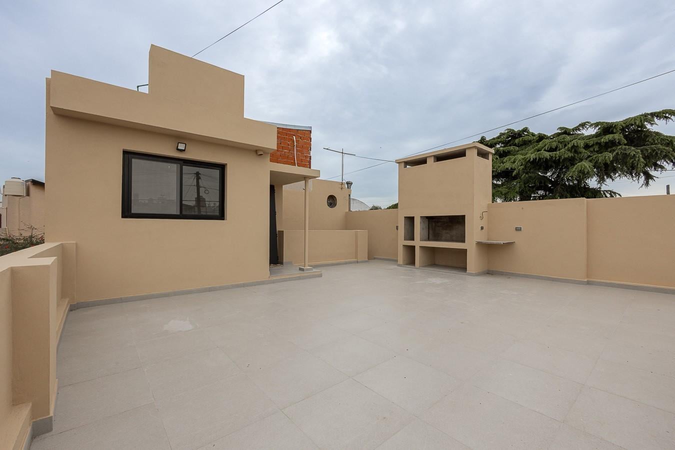 Foto de Departamento PH en Venta en Haedo, Morón, G.B.A. Zona Oeste, imagen 1