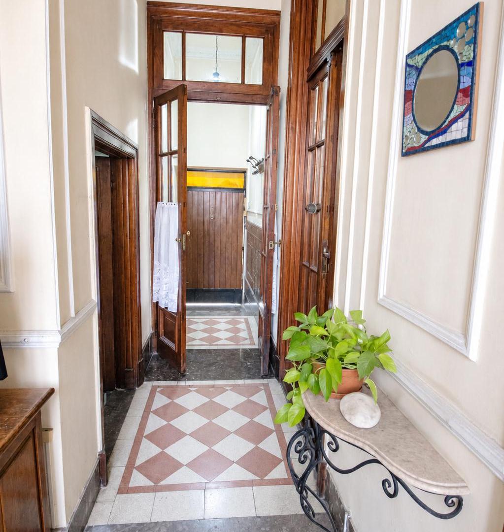 Foto de PH RECICLADO de 6 ambientes - Patio + Cochera - Entrada Independiente, imagen 3