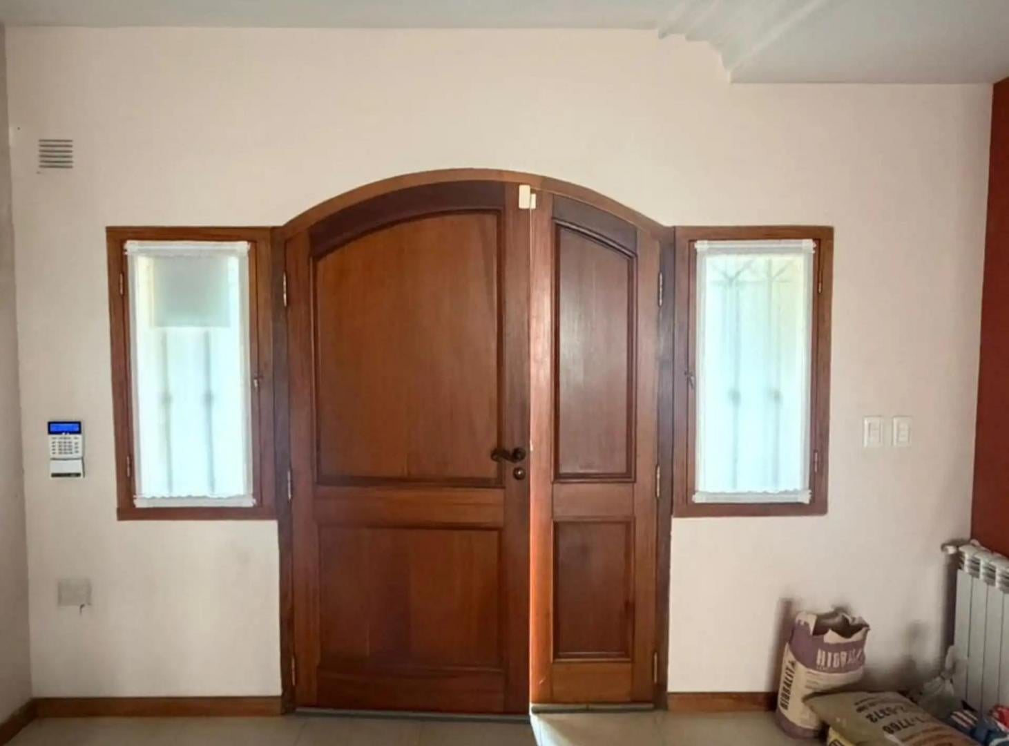 Foto de HERMOSA CASA EN ALQUILER – AMPLITUD, JARDÍN Y QUINCHO, imagen 3
