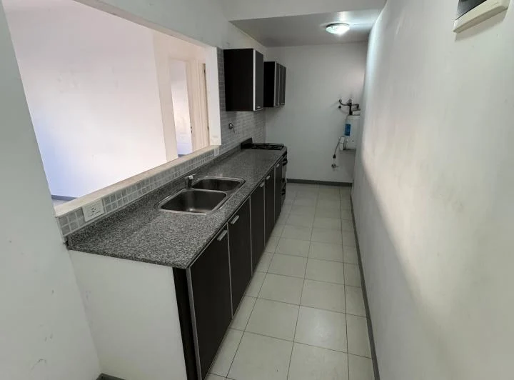 Departamento 2 ambientes cochera y balcón  5