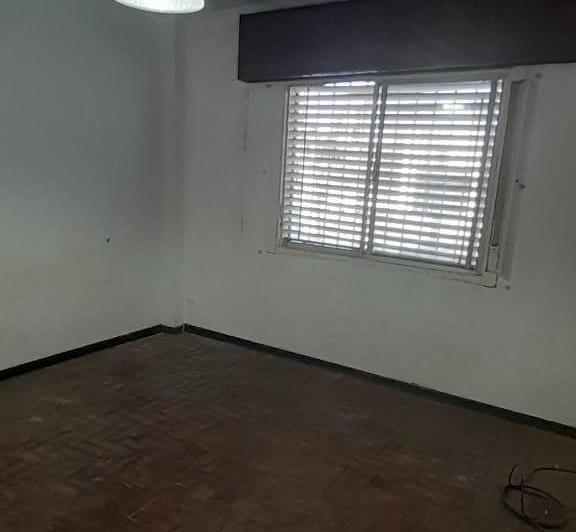 Casa al frente 3 ambientes con patio. 4