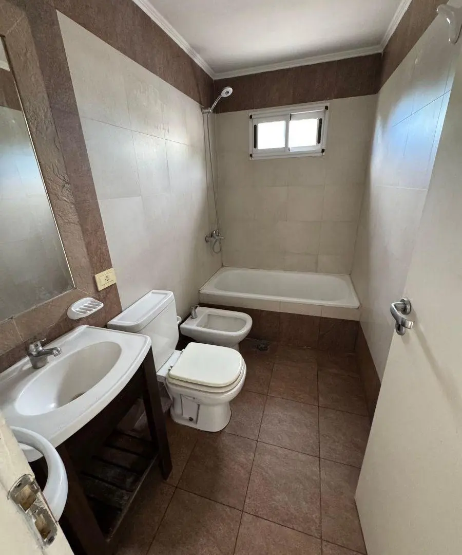 Departamento 3 ambientes con cochera exc. 5